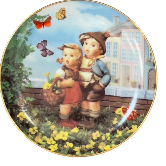 M.J. Hummel "Surprise" Little Companions Collector Plate The Danbury Mint - Picture 1 of 10